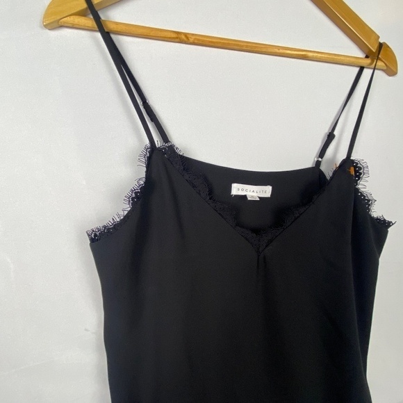 Socialite Women's Sz Medium Camisole Top Black Sculpted V-Neck Adjustable  Strap - Picture 2 of 9